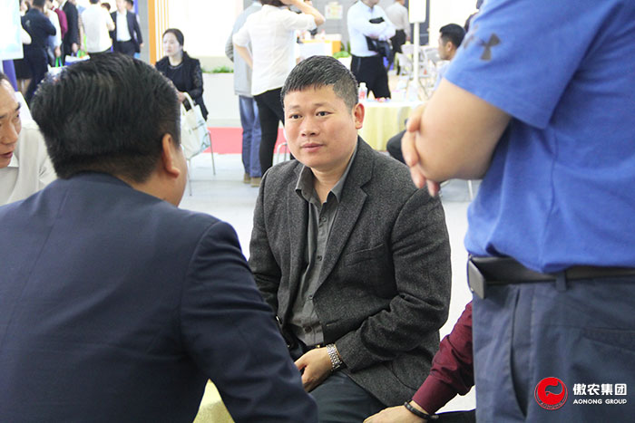 201804201127324824 ONE游戏官网-皇马巴塞赞助商
