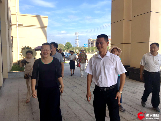 201807311113057651 ONE游戏官网-皇马巴塞赞助商
